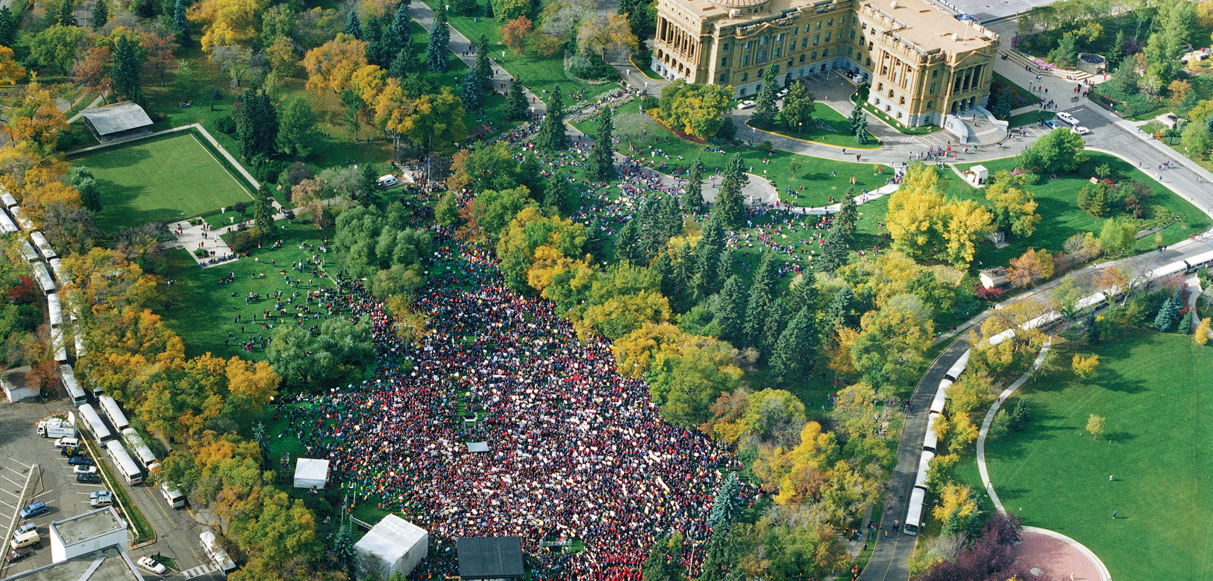 Ariel photo of teachers rally in 1997