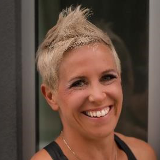 Portrait of blond women with a short pixie haircut