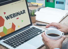 Laptop with title screen of a webinar