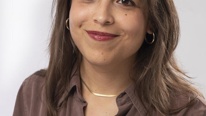 Headshot of Gela Cabreraloa. Magazine designer who was awarded a silver award for her illustration on the AMA 