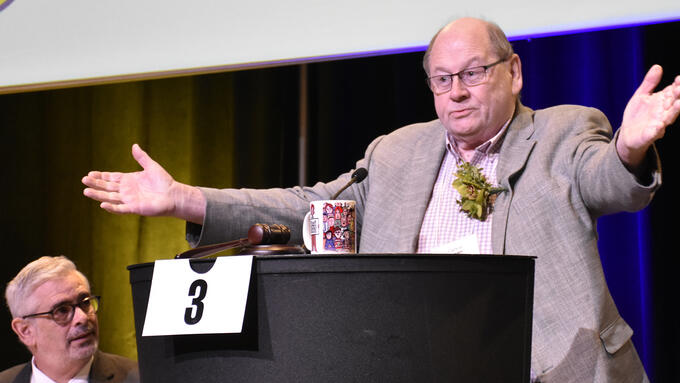 Calvin Fraser accepts his Honorary Membership Award at this year's ARA